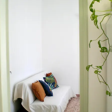 Sunny & Cozy Citycenter With Yard Διαμέρισμα