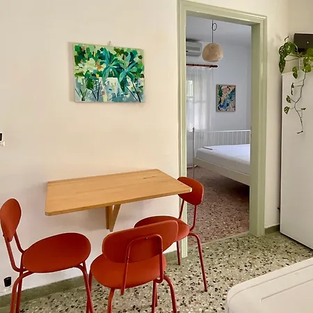 Sunny & Cozy Citycenter With Yard Apartment